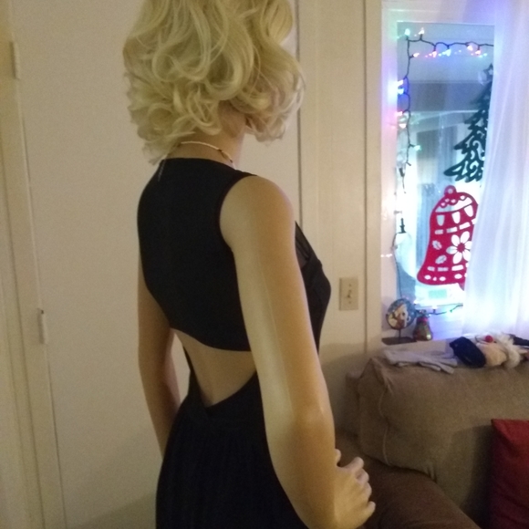 Sans Souci Dress - Picture 5 of 9